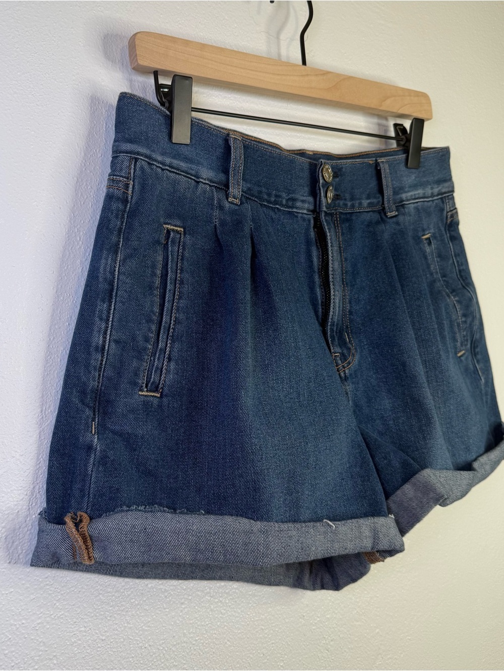 American Eagle Mom Shorts, Classic Dark Blue Denim with Rolled Hem Size 10 Boho - Picture 4 of 15